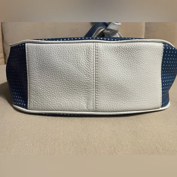 Bodhi Nantucket Shoulder Bag in Leather - Picture 6 of 8